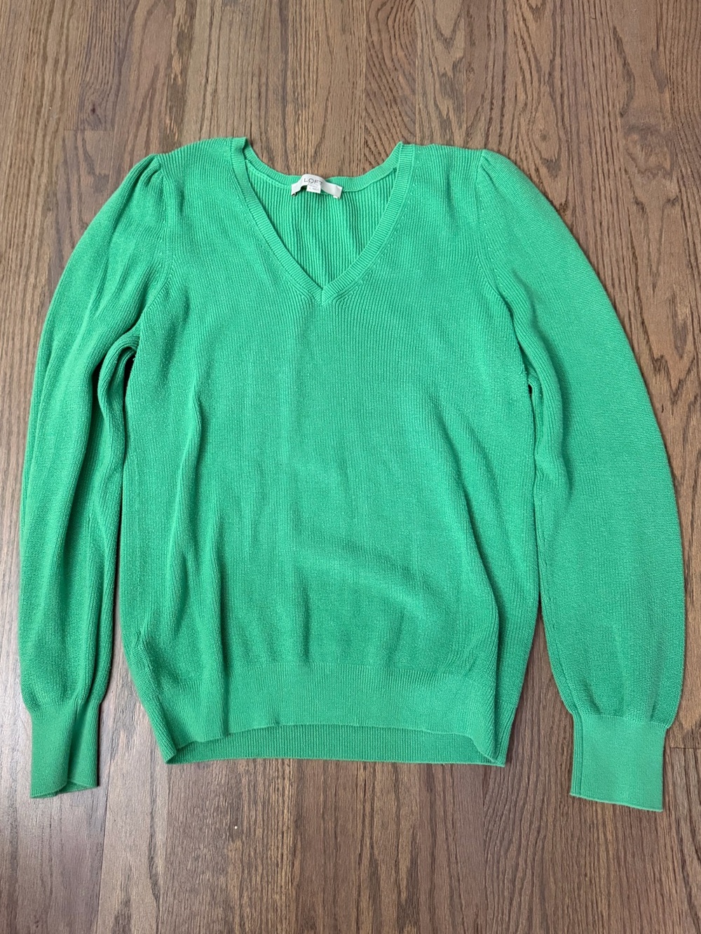 LOFT l Green Lughtweight V-Neck Pullover Sweater